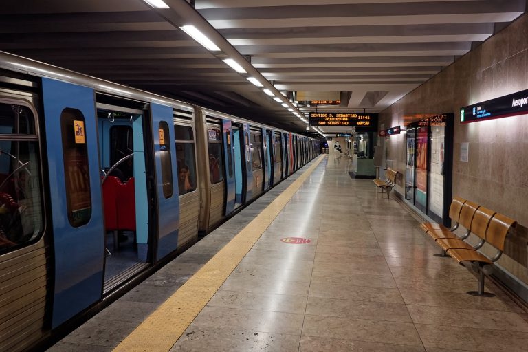 Metro (Obras)- New Men