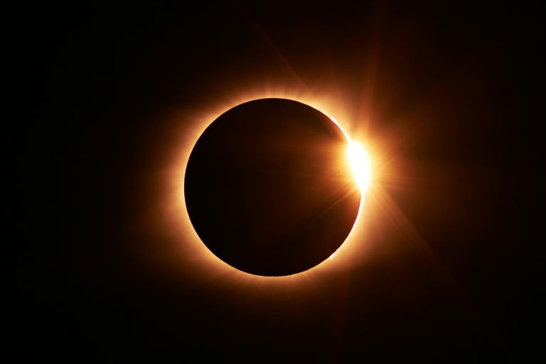 Saiba onde pode visualizar o eclipse solar Eclipse solar - New Men