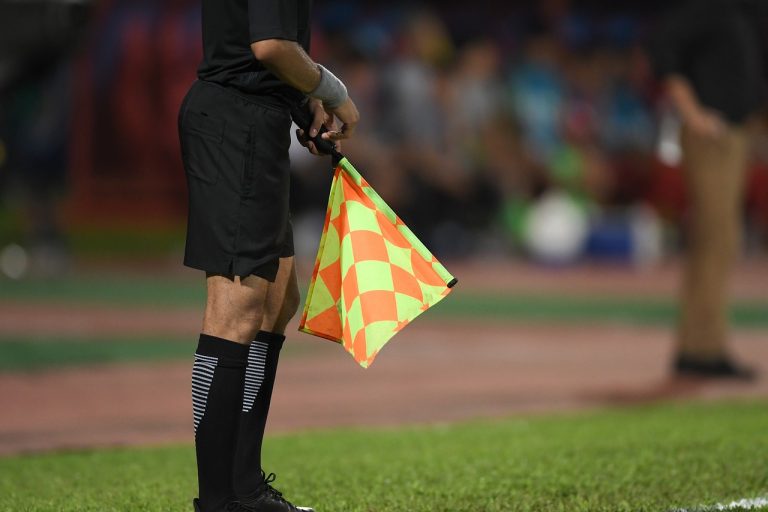 UEFA escolhe árbitro português para arbitrar final europeia Árbitro (UEFA) - New Men