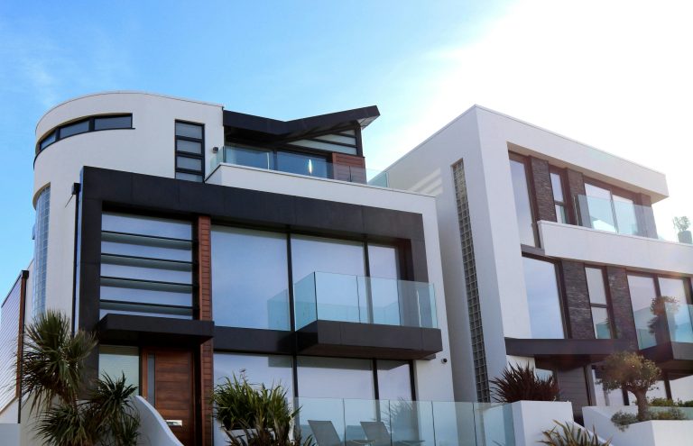 Casas de luxo à venda: 8 em cada 10 situam-se em Lisboa, Faro e Porto