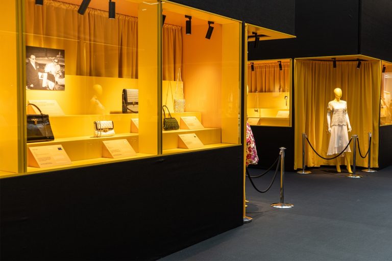 Já abriu a exposição “CARRY ME – 100 Anos de Malas” com dezenas de peças icónicas
