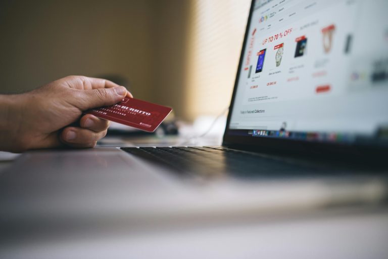 Comprar online já faz parte do nosso dia a dia. A previsão é que se torne cada vez mais habitual