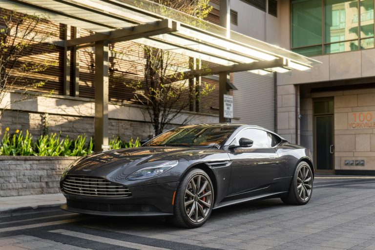 Aston Martin confirma a sua liderança no mercado
dos automóveis de luxo e alta performance em Portugal