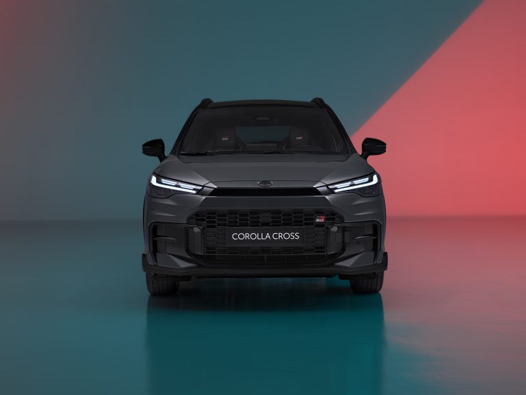 Toyota Corolla Cross GR Sport estreia-se com edição exclusiva online