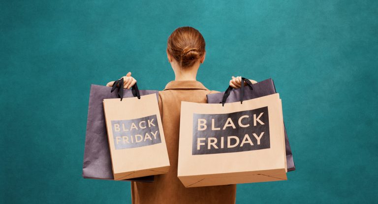Black Friday e Cyber Monday: 50% dos consumidores vai às compras só para si, mas 35% prefere oferecer
