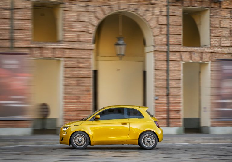 Novo FIAT 500 Hybrid já disponível por 20 850€