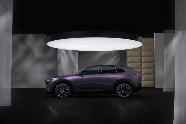 Mazda CX-6e já está disponível em pré-venda