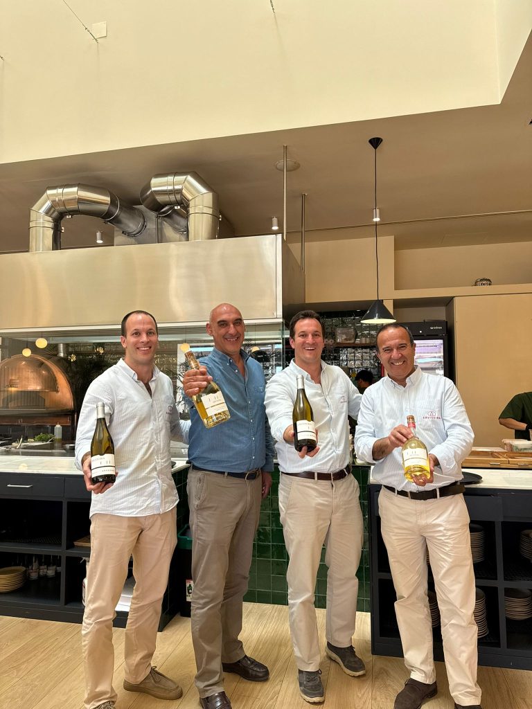 Invisível, um vinho branco “mentiroso” porque é feito de uvas tintas