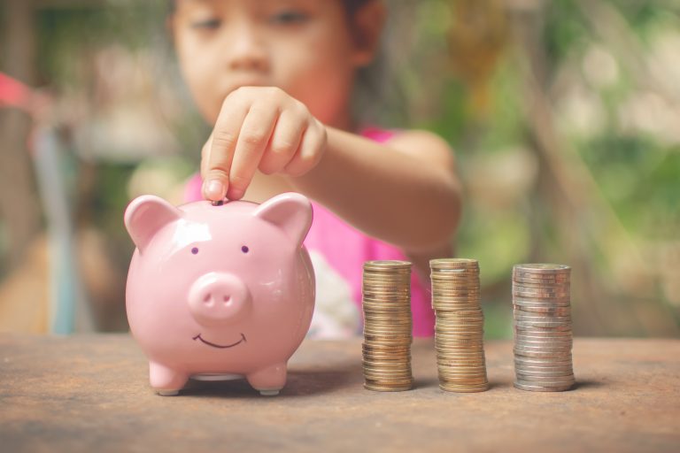 Educação financeira na infância: o que a mesada pode ensinar