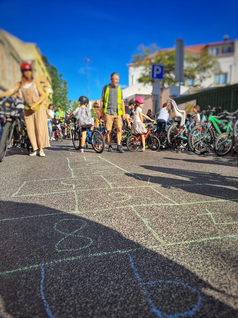 O ar que as crianças respiram à porta da escola compromete a sua saúde
