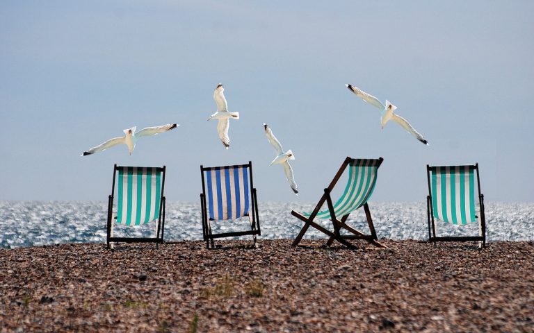 Os cinco erros que podem comprometer as finanças pessoais durante as férias de verão
